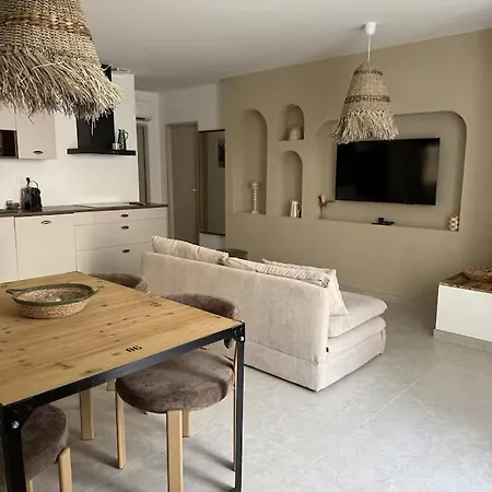 La Porte De Mamé Au Coeur Des Remparts Avec Garage Privatif Appartement Aigues-Mortes